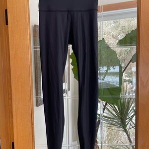 Lululemon High-Rise 
Shimmer leggings